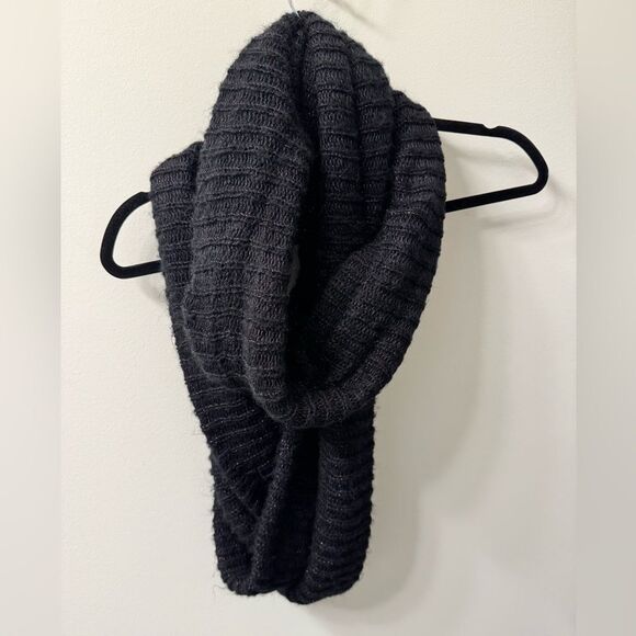 Chunky black knit infinity scarf with purple sparkles - Picture 1 of 3